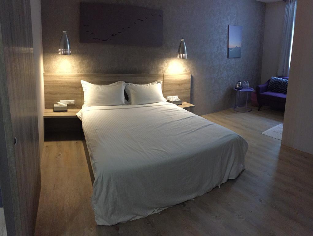 Cozy Cozy Hostel Tainan Buitenkant foto