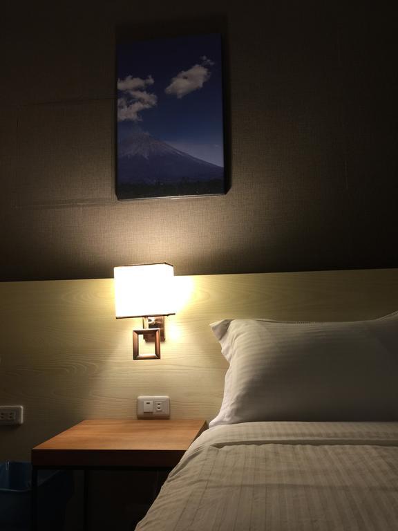 Cozy Cozy Hostel Tainan Buitenkant foto